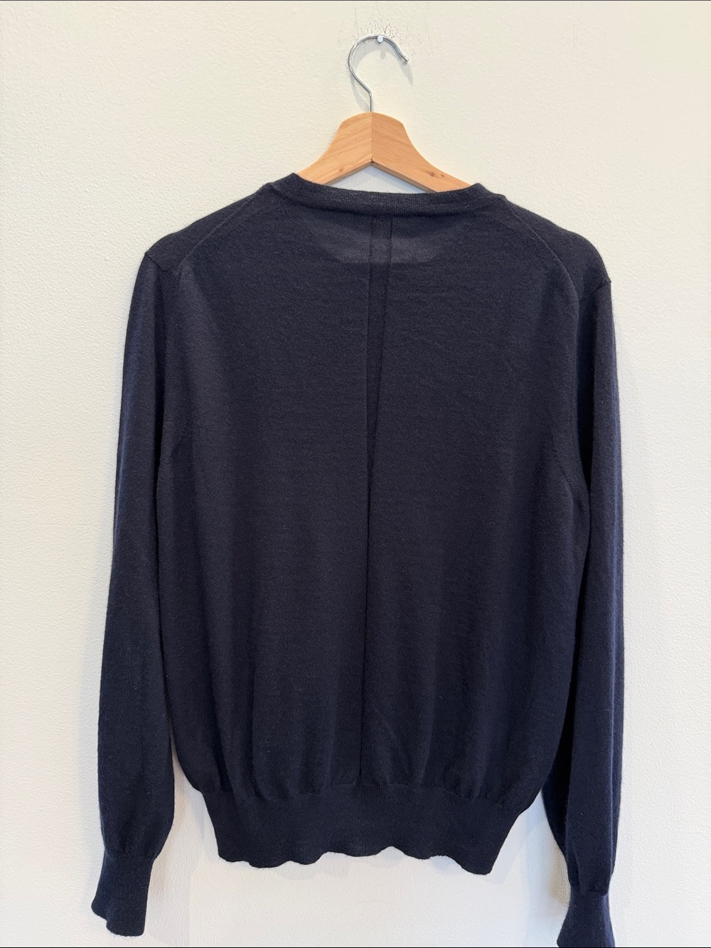 The Row Women’s Cashmere Crewneck In Dark Navy - Picture 4 of 8
